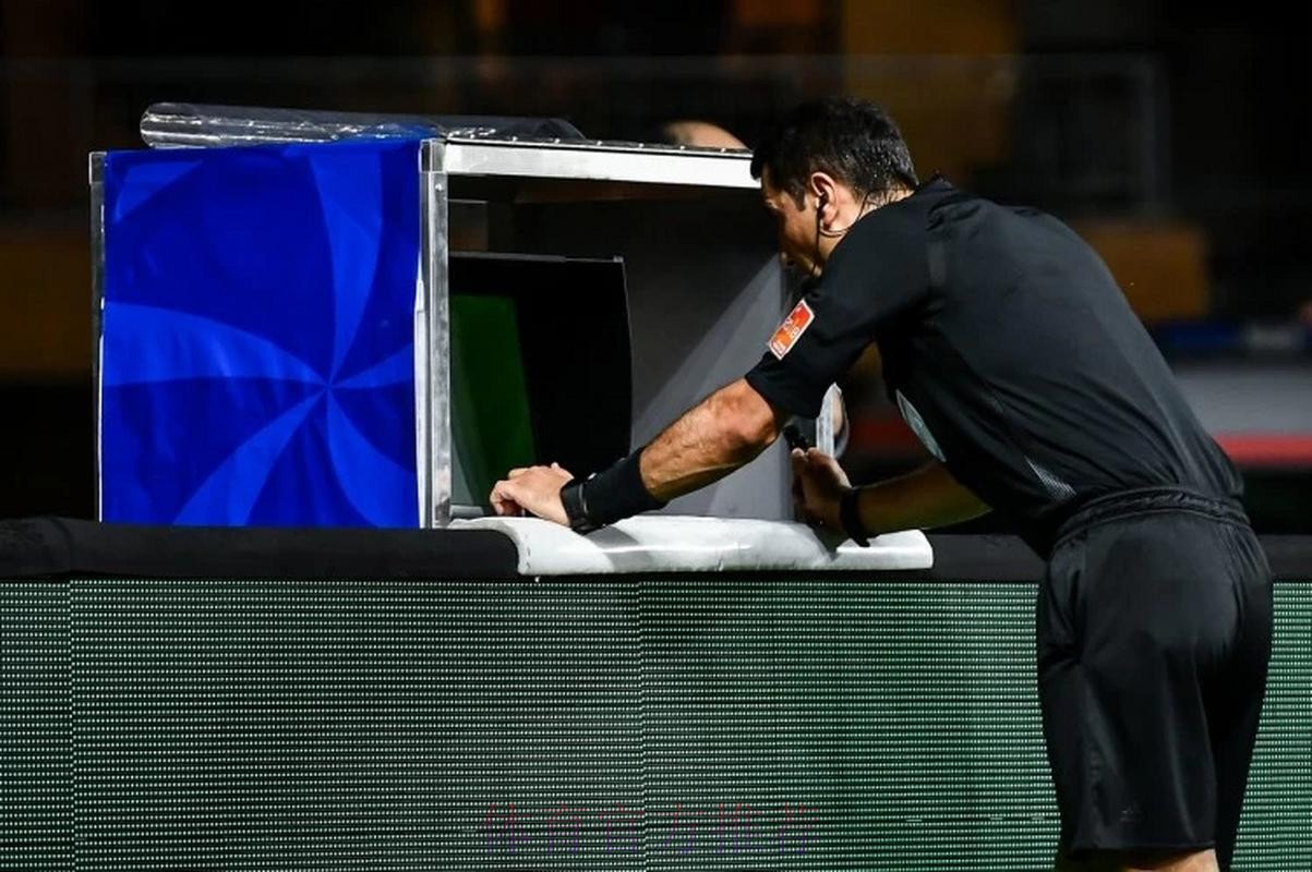 科贝主持人谈小蜘蛛点球争议：不公正且荒谬